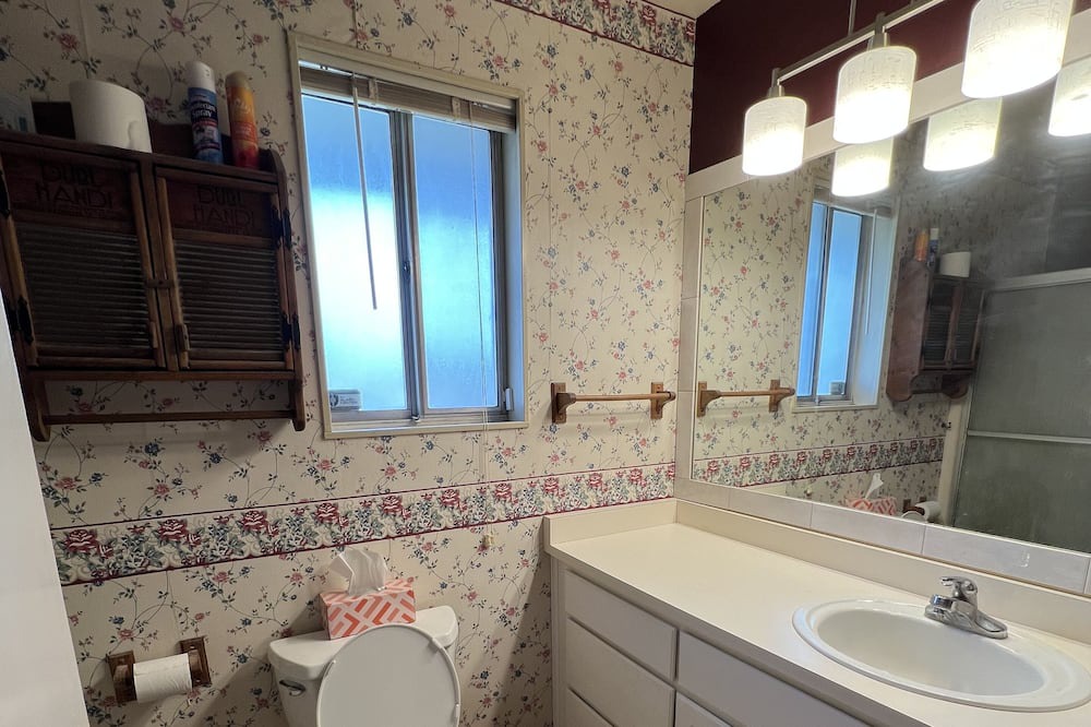 Photo of Bathroom in Cottonwood-Verde Village
