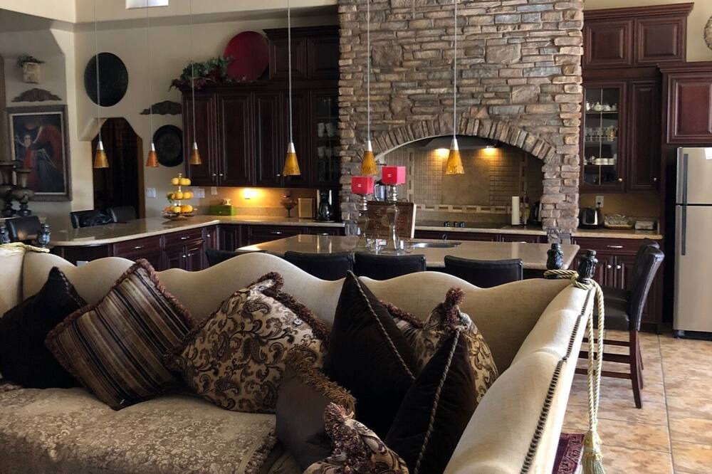 Photo of Livingroom in La Paz At Desert Springs