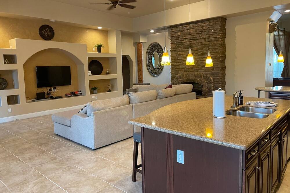 Photo of Livingroom in La Paz At Desert Springs