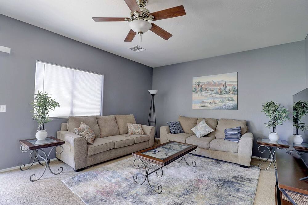 Photo of Livingroom in Surprise Farms