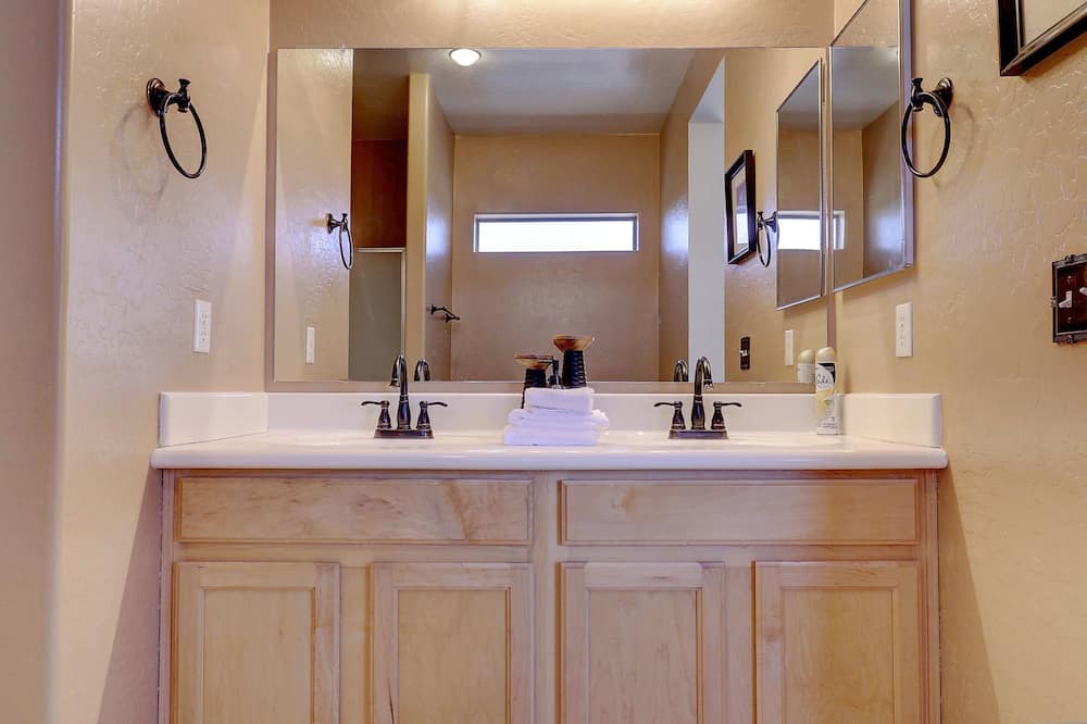 Photo of Bathroom in Surprise Farms
