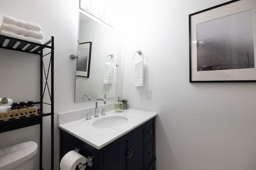 Photo of Bathroom in Scottsdale Estates Nine
