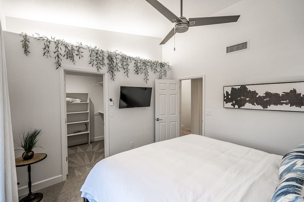 Photo of Bedroom in Desert Paradise Estates