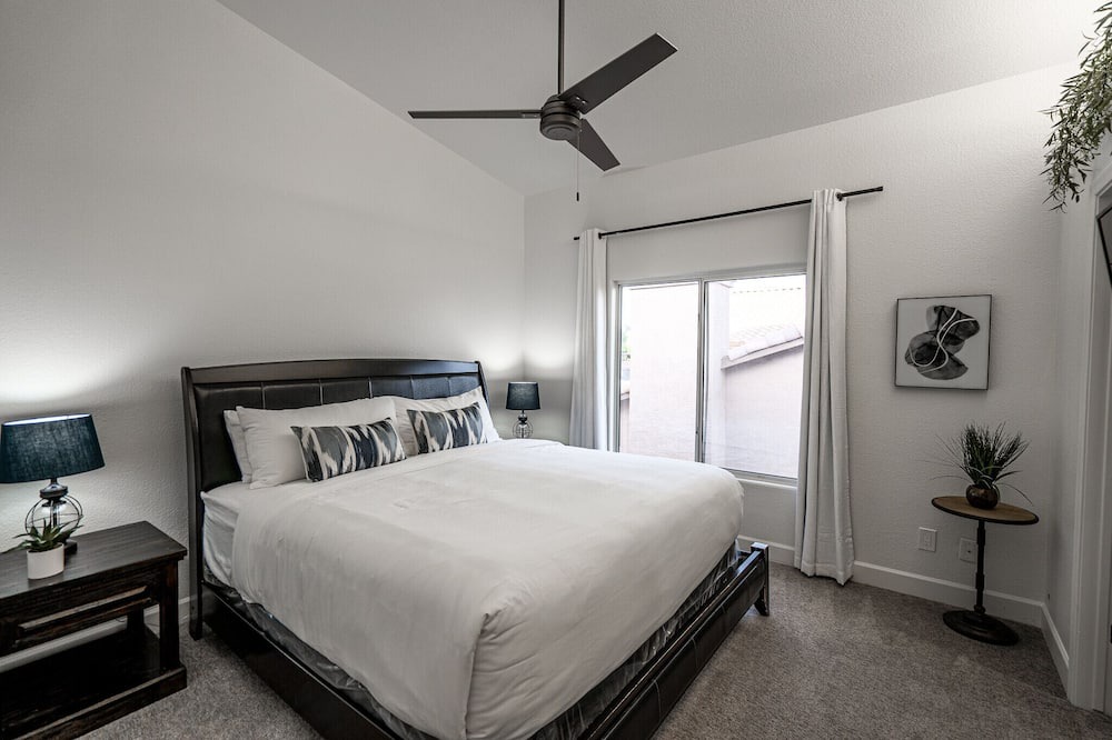 Photo of Bedroom in Desert Paradise Estates