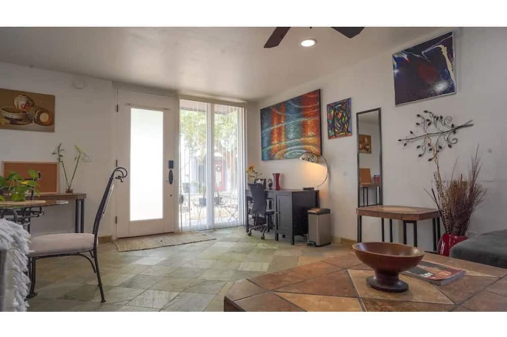 Photo of Livingroom in Arcadia Lite