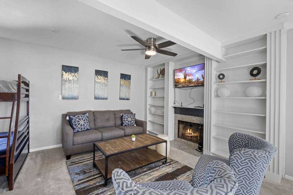 Photo of Livingroom in Shea North Estates