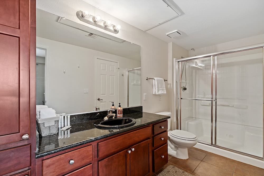 Photo of Bathroom in Desert Paradise Estates