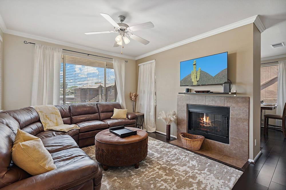 Photo of Livingroom in Desert Paradise Estates