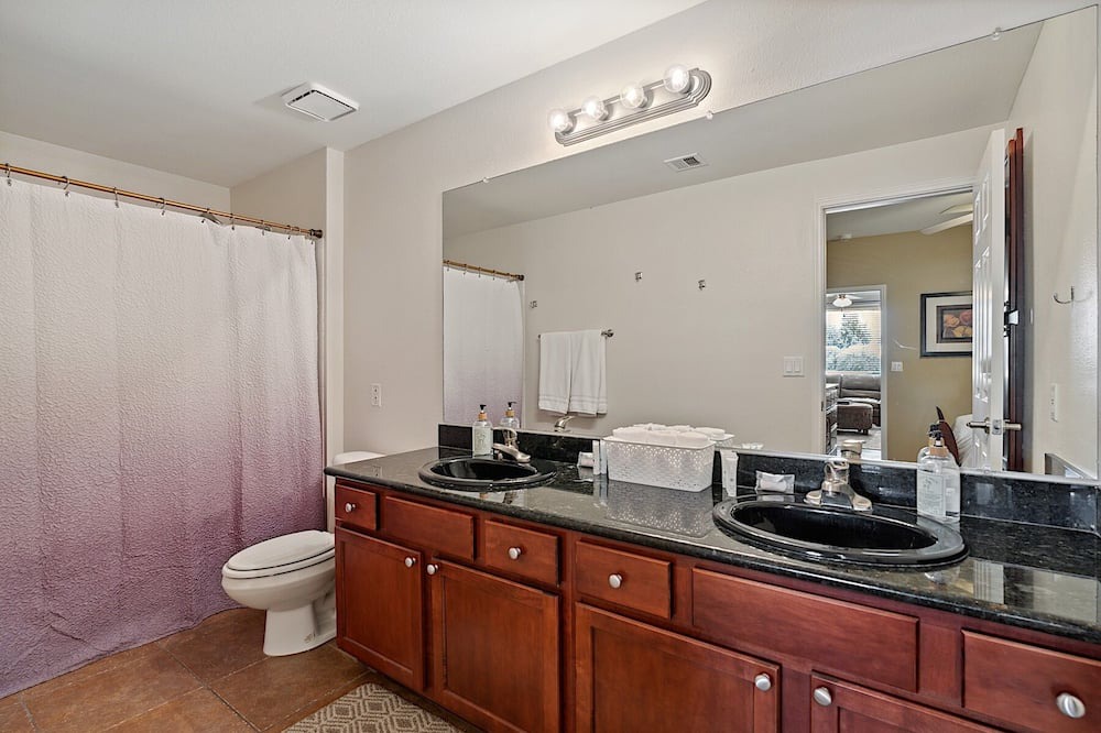 Photo of Bathroom in Desert Paradise Estates