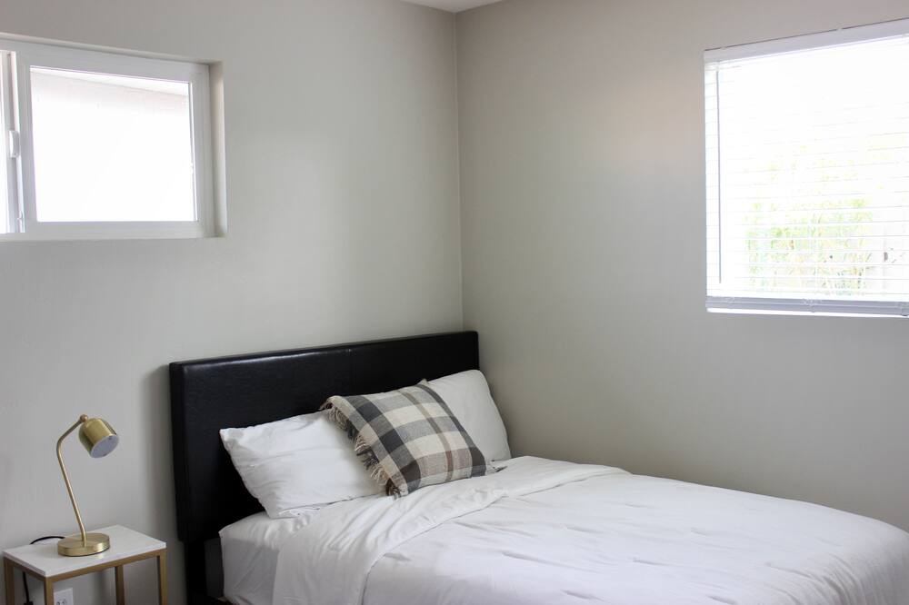 Photo of Bedroom in Papago Parkway