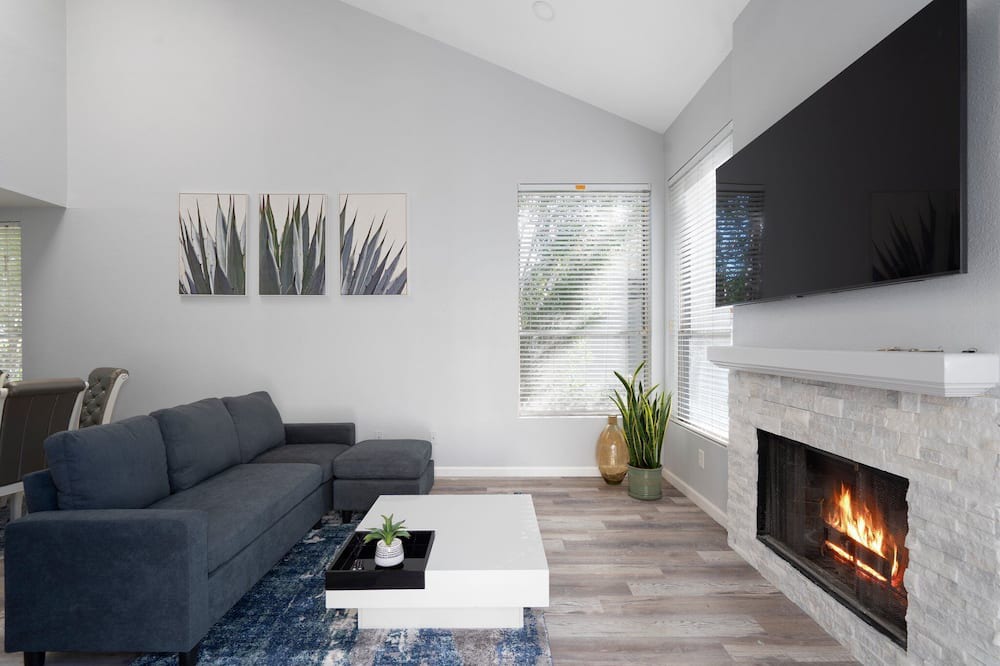 Photo of Livingroom in Paradise Valley Village