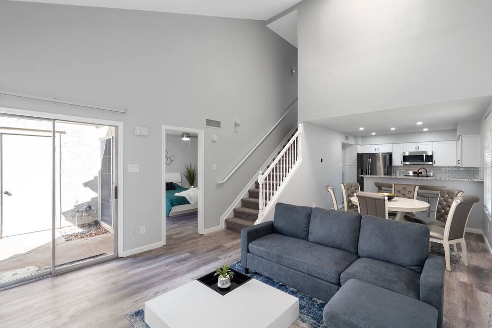 Photo of Bedroom in Paradise Valley Village