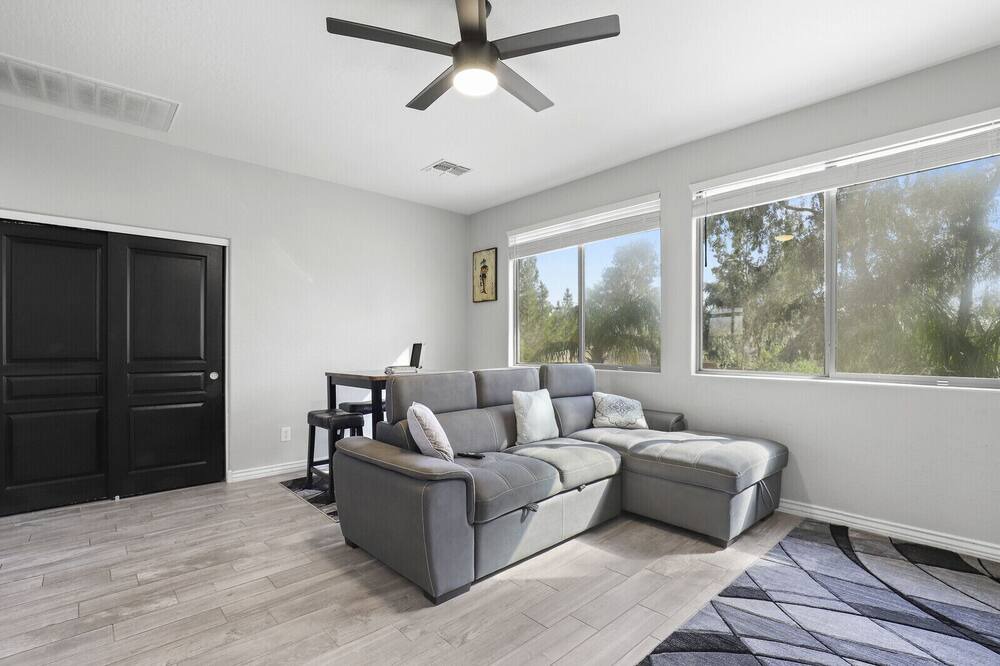 Photo of Livingroom in Surprise Farms