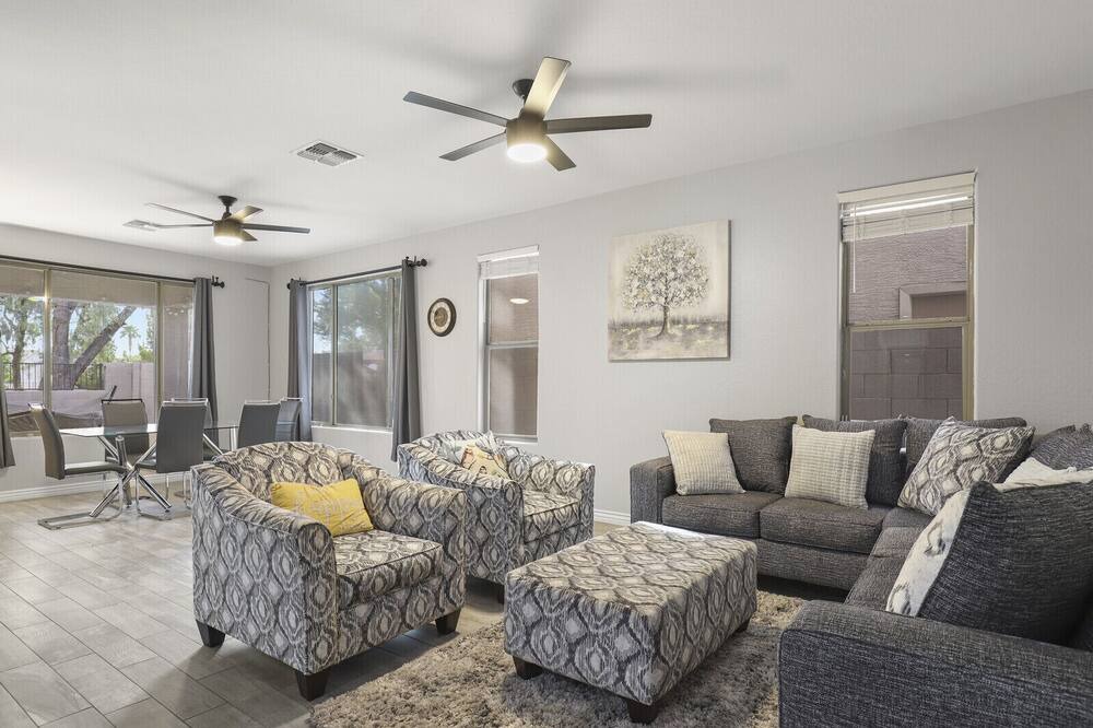Photo of Livingroom in Surprise Farms