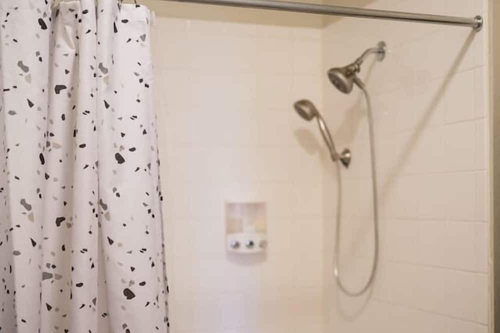 Photo of Bathroom in Desert Paradise Estates