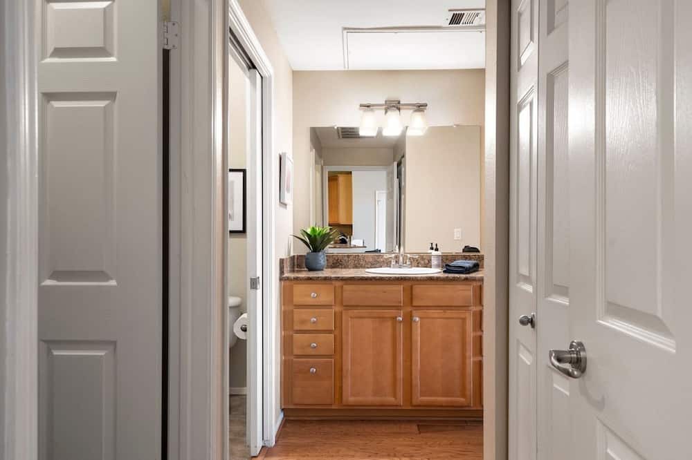 Photo of Bathroom in Desert Paradise Estates