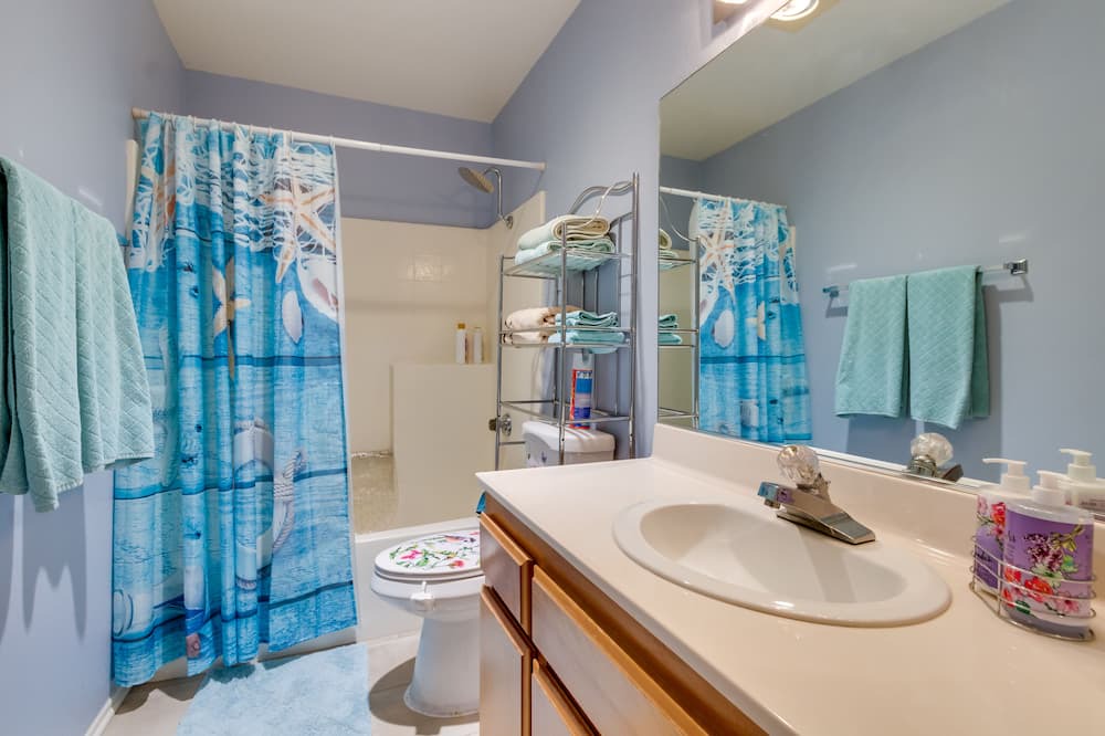 Photo of Bathroom in Silver Lakes Country Club