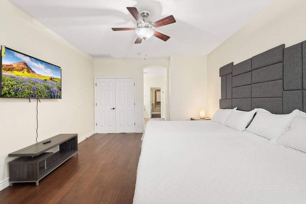 Photo of Bedroom in Rovey Farm Estates