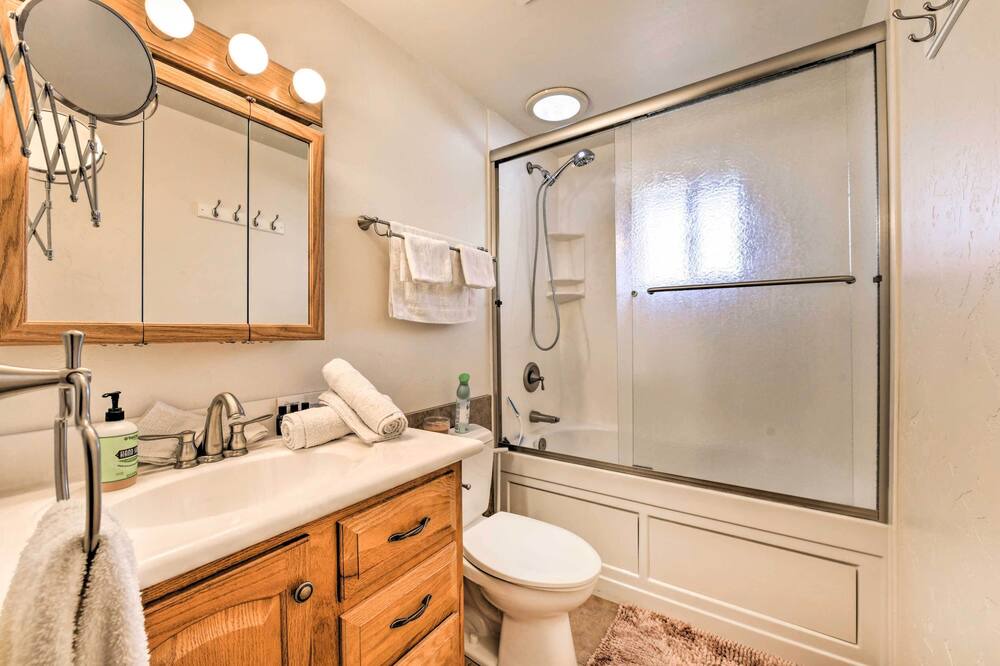 Photo of Bathroom in Queen Valley