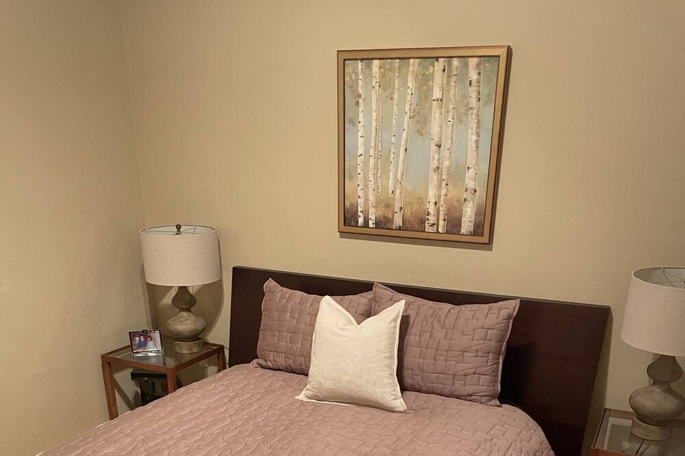 Photo of Bedroom in Desert Paradise Estates