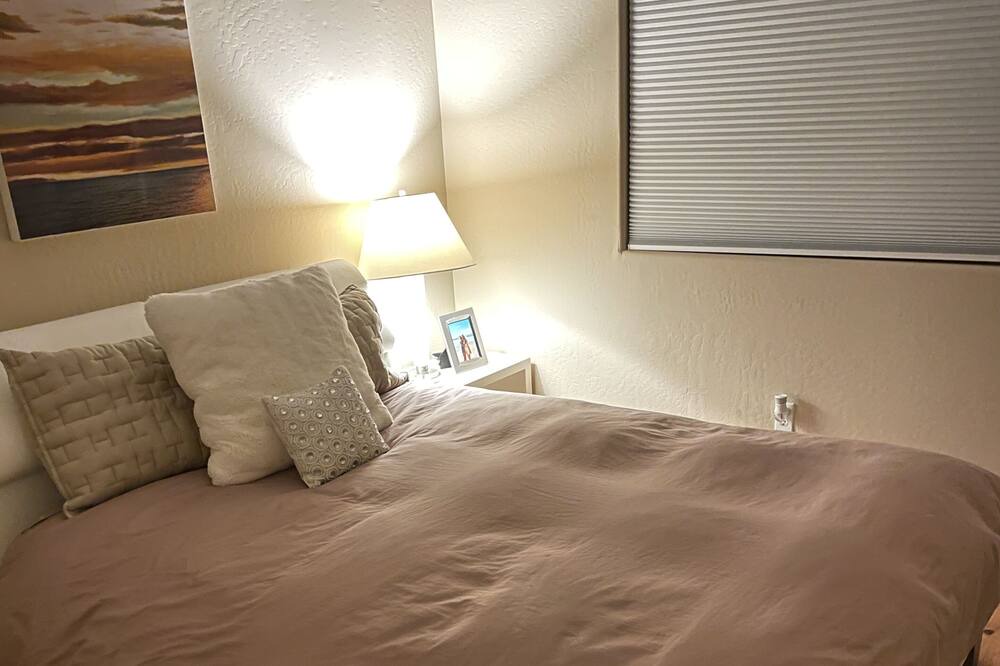 Photo of Bedroom in Desert Paradise Estates