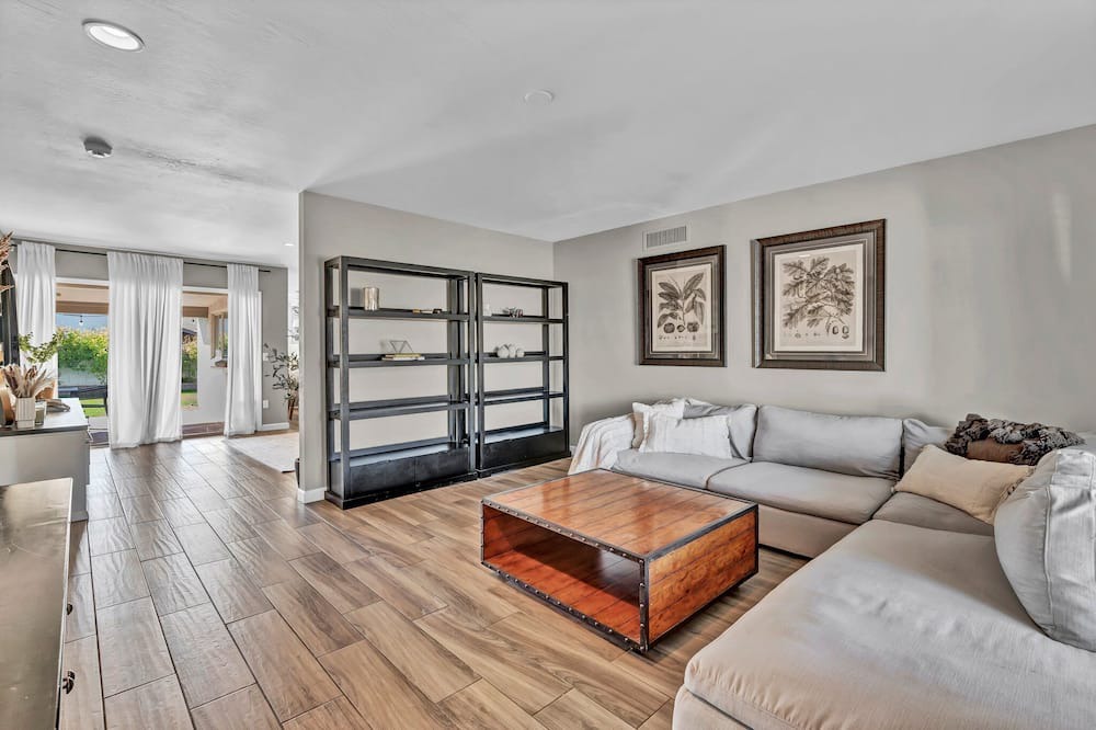 Photo of Livingroom in McCormick Ranch