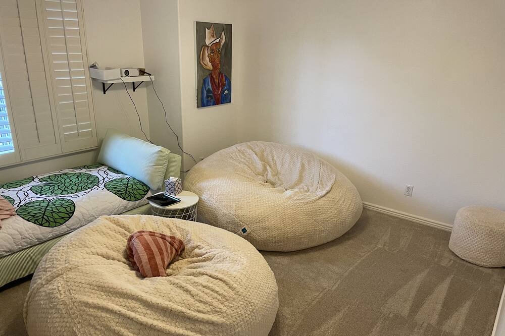 Photo of Bedroom in Desert Paradise Estates