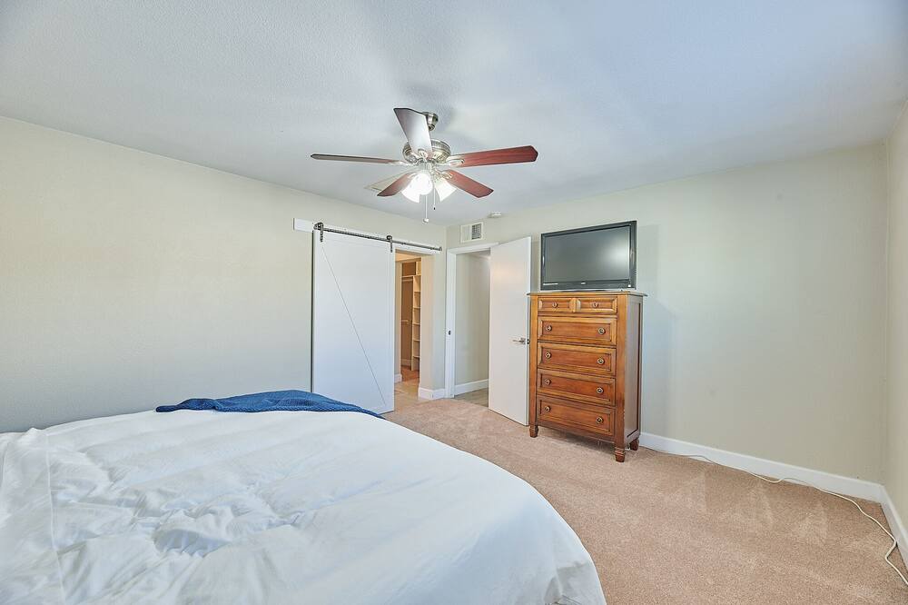 Photo of Bedroom in Papago Parkway