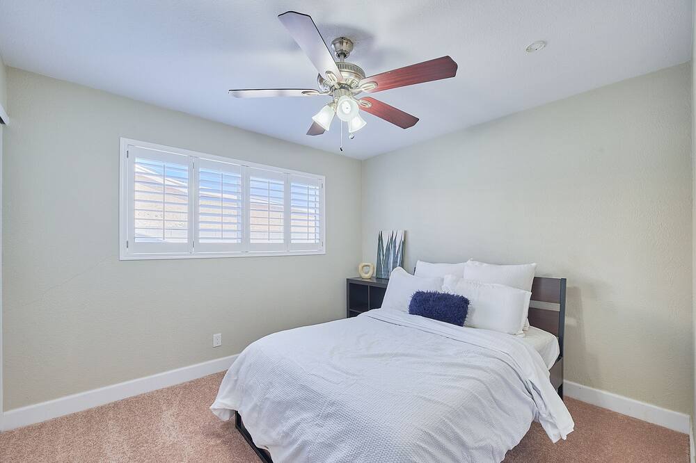 Photo of Bedroom in Papago Parkway
