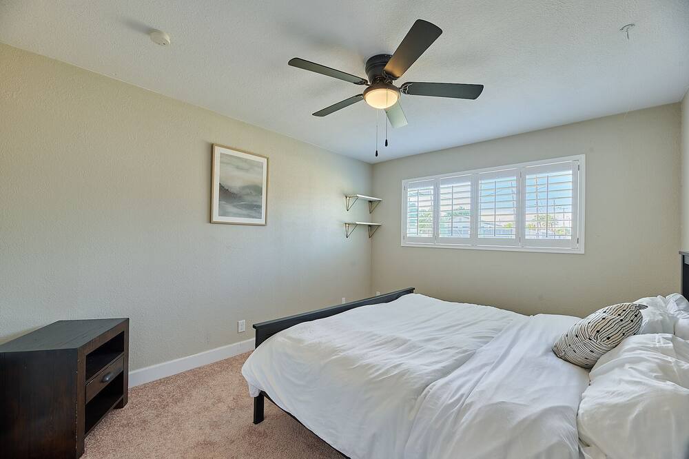 Photo of Bedroom in Papago Parkway