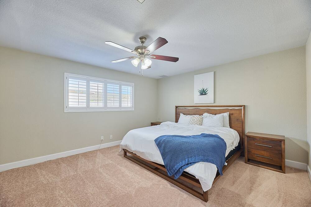 Photo of Bedroom in Papago Parkway