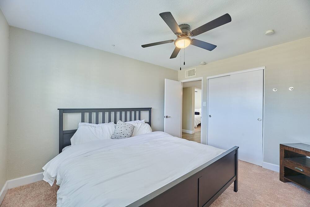 Photo of Bedroom in Papago Parkway