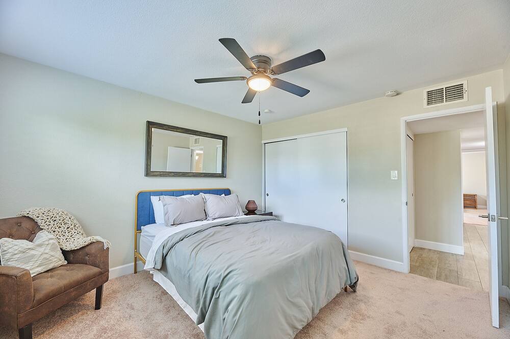 Photo of Bedroom in Papago Parkway