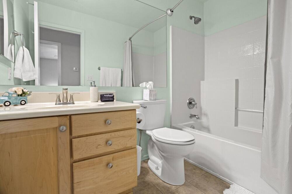 Photo of Bathroom in Pinnacle Reserve East