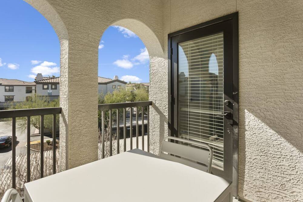 Photo of Patio Balcony in Glendale Sports and Entertainment District