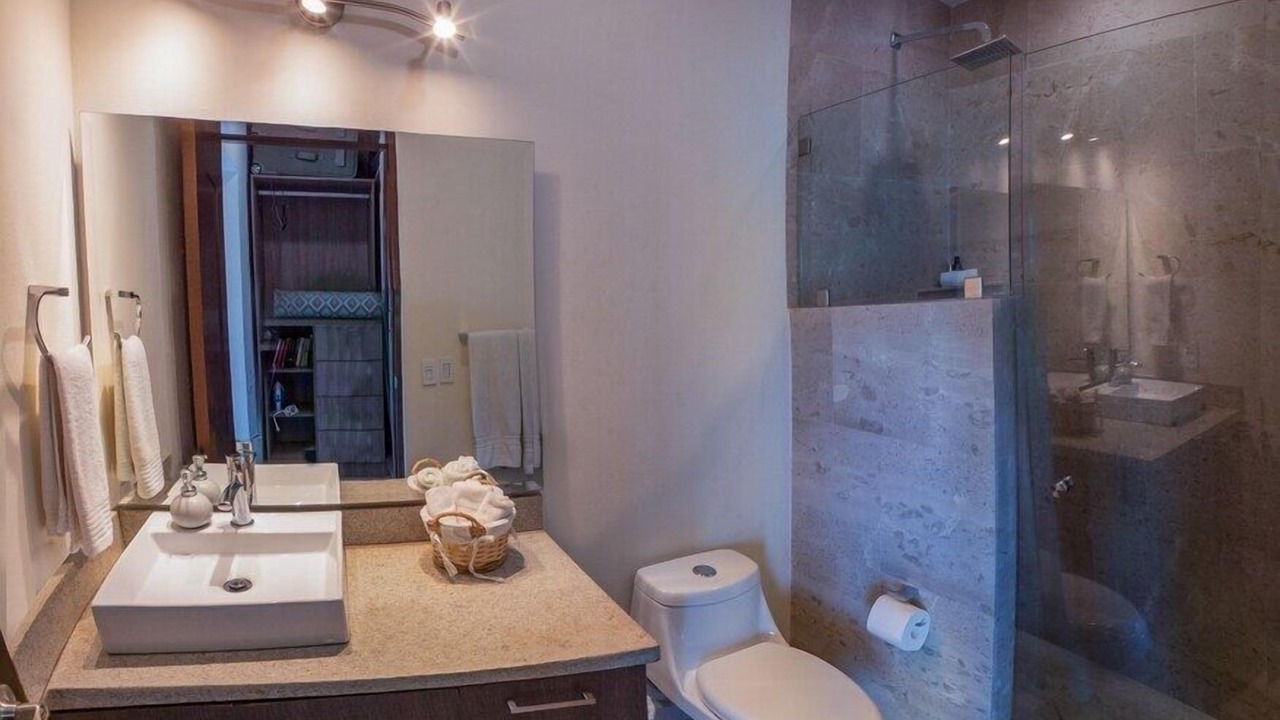 Photo of Bathroom in Romantic Zone