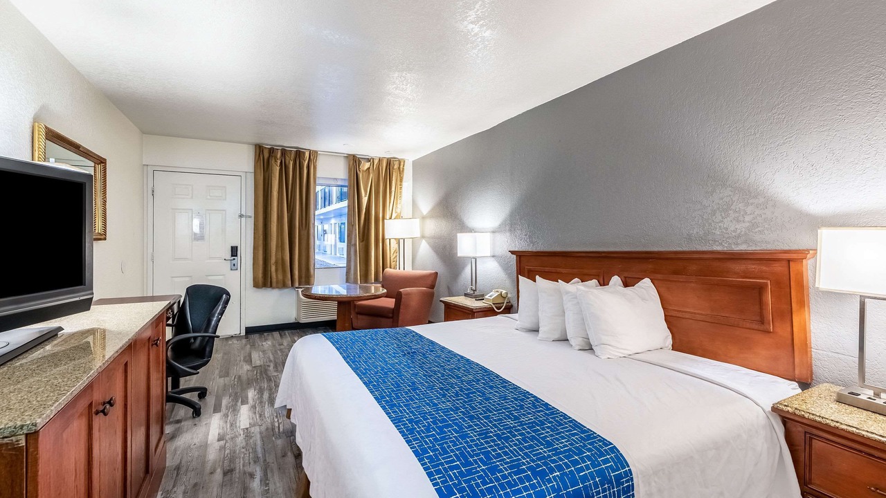Photo of Bedroom in Westown Commercial Center