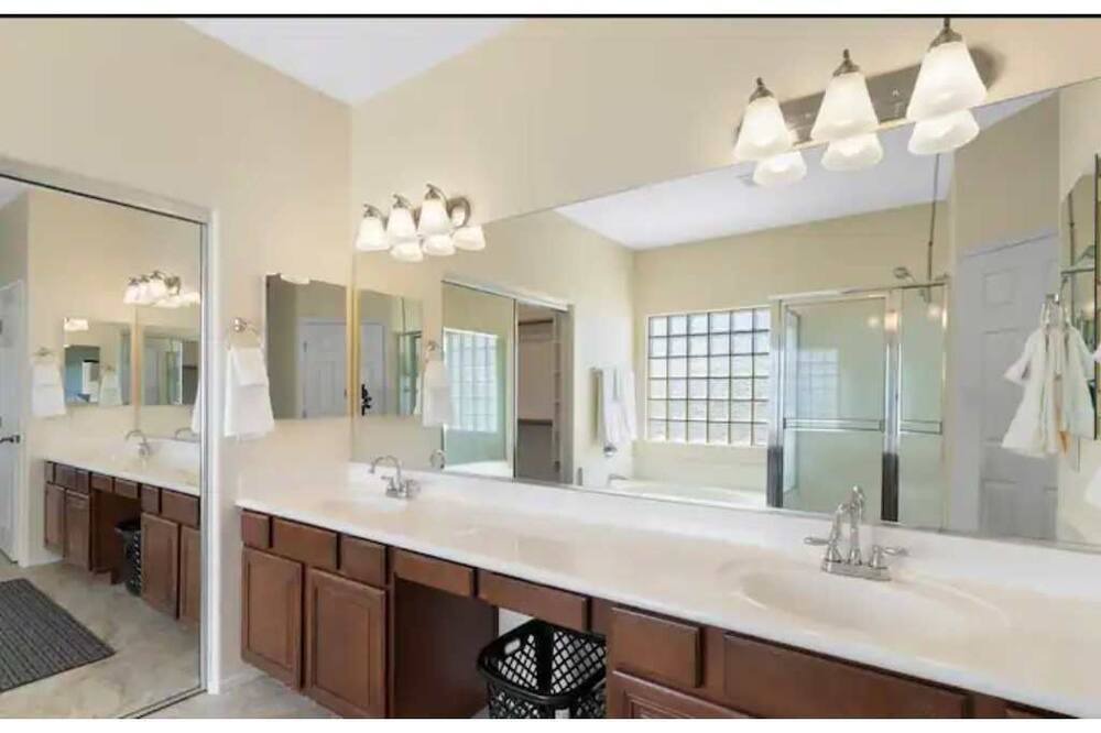Photo of Bathroom in Rovey Farm Estates