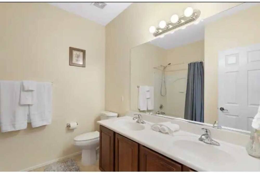 Photo of Bathroom in Rovey Farm Estates