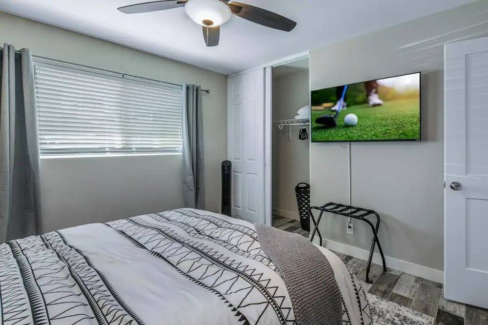 Photo of Bedroom in Scottsdale Estates Nine