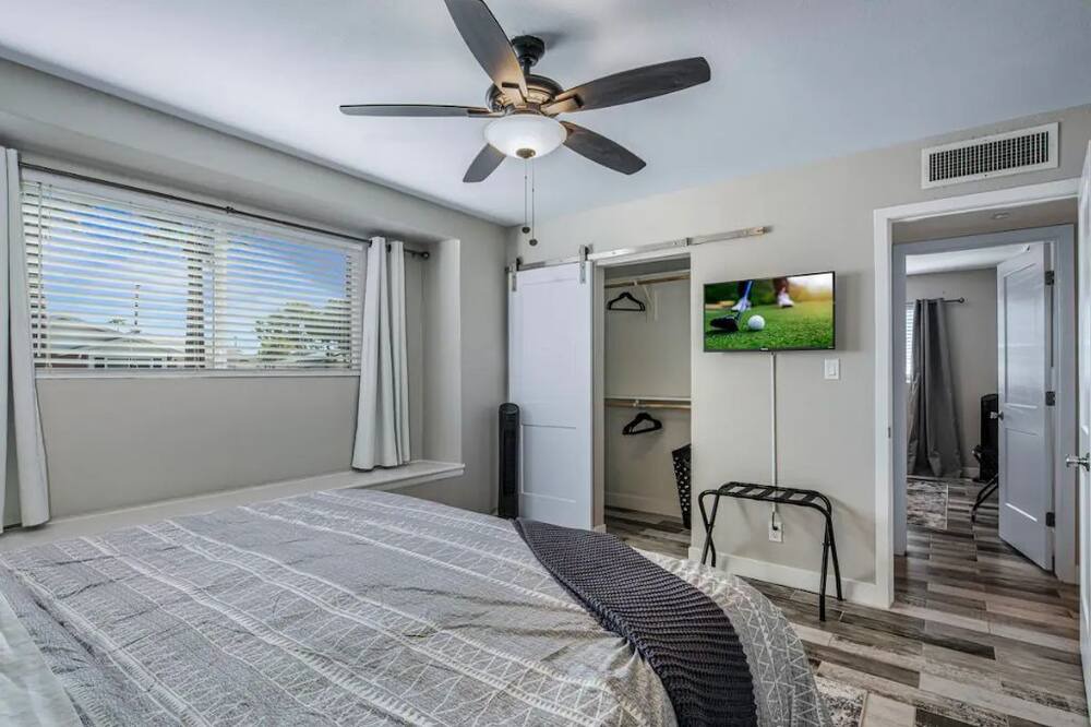 Photo of Bedroom in Scottsdale Estates Nine