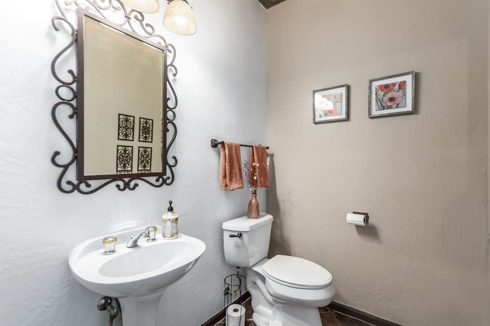 Photo of Bathroom in Foothills Club West