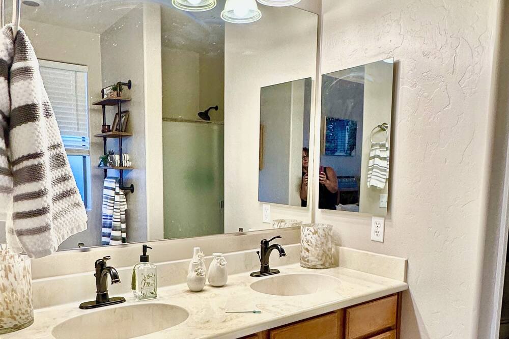 Photo of Bathroom in Marana