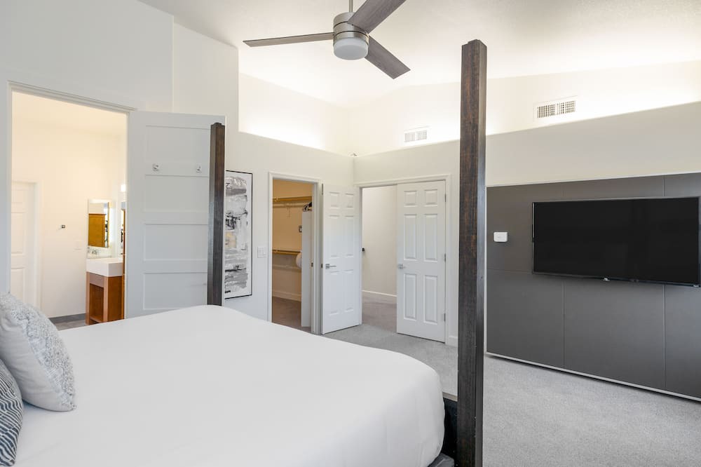 Photo of Bathroom in Desert Paradise Estates
