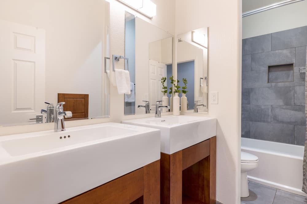 Photo of Bathroom in Desert Paradise Estates