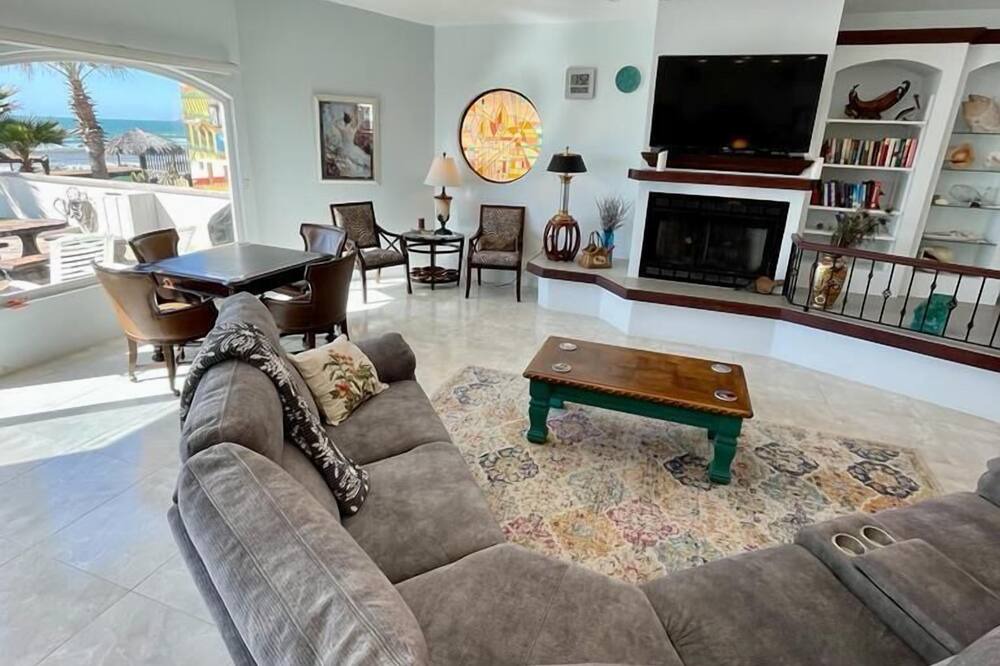 Photo of Livingroom in Primo Tapia