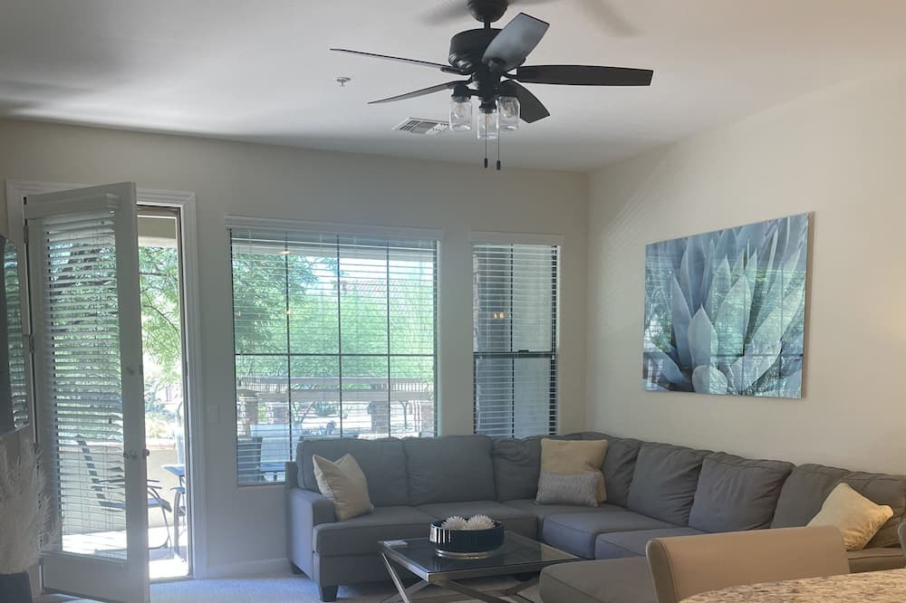 Photo of Livingroom in Talon Retreat