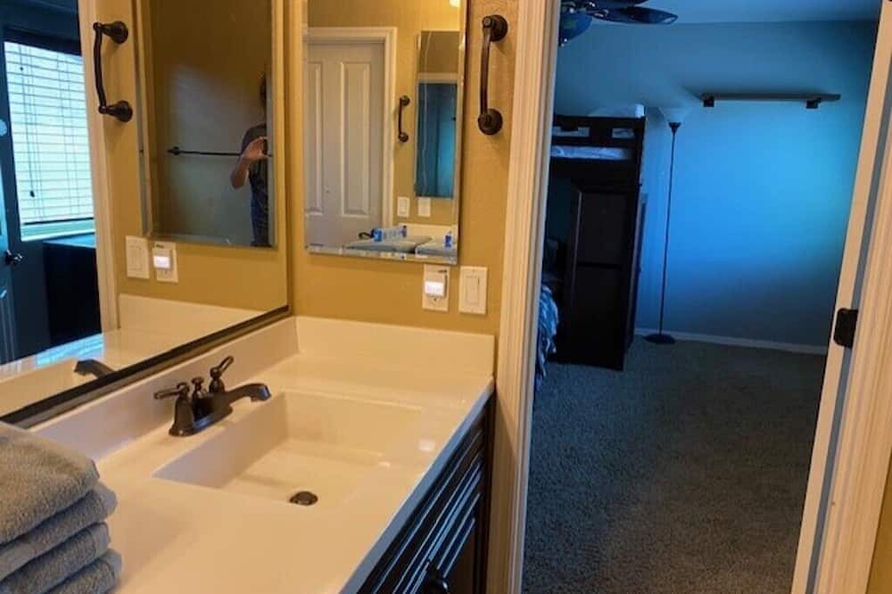 Photo of Bathroom in Vistancia