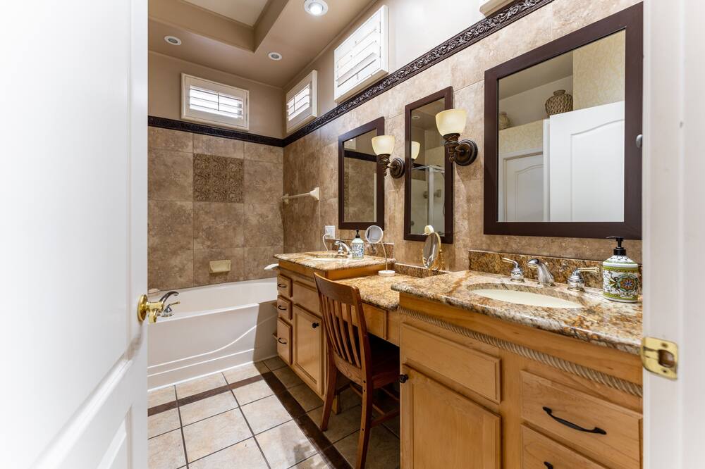 Photo of Bathroom in Cortaro