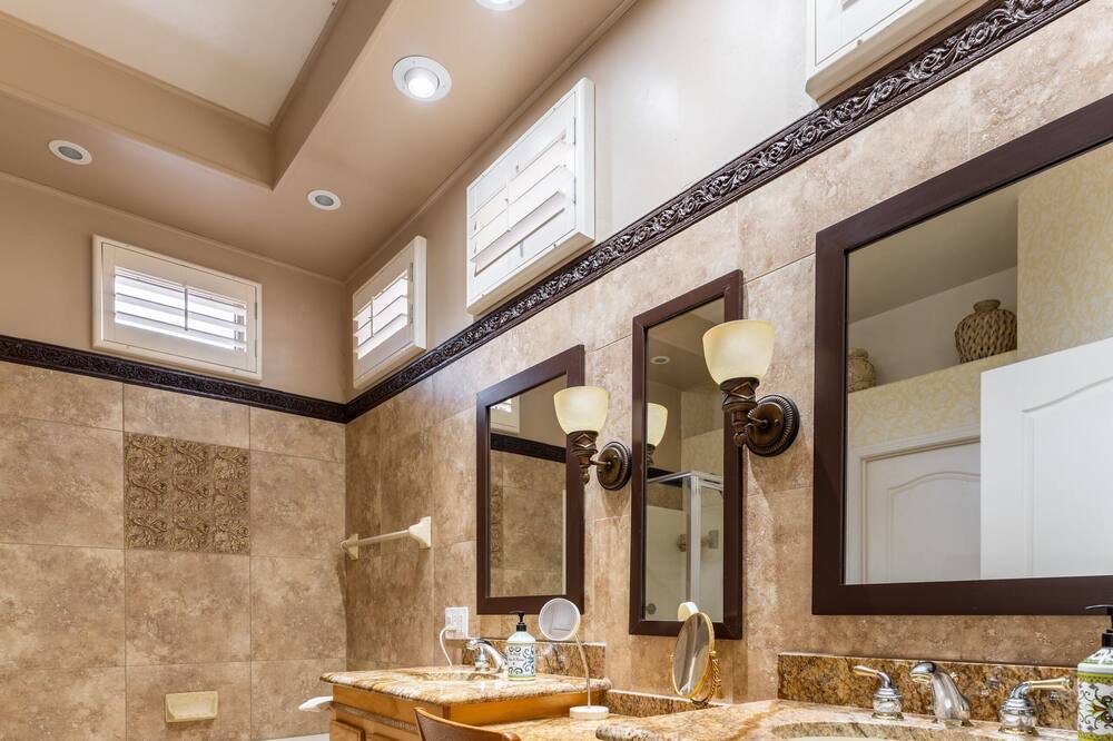 Photo of Bathroom in Cortaro